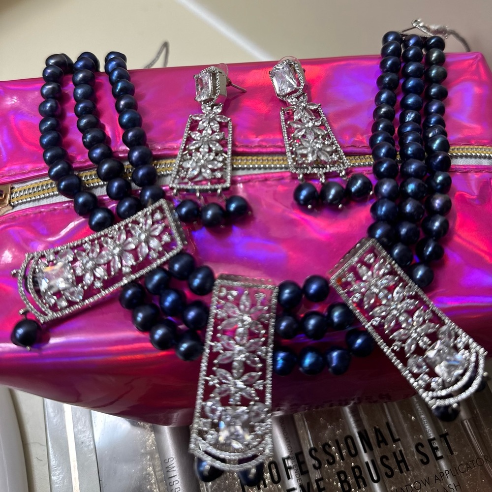 Dark blue pearl necklace earring set, with bracelet